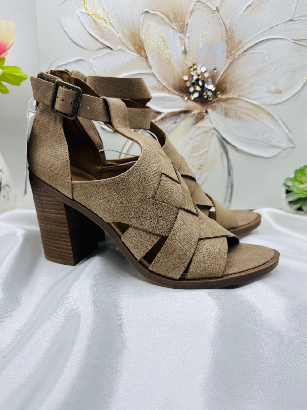 Universal Thread Women’s Auburn block heels size 10